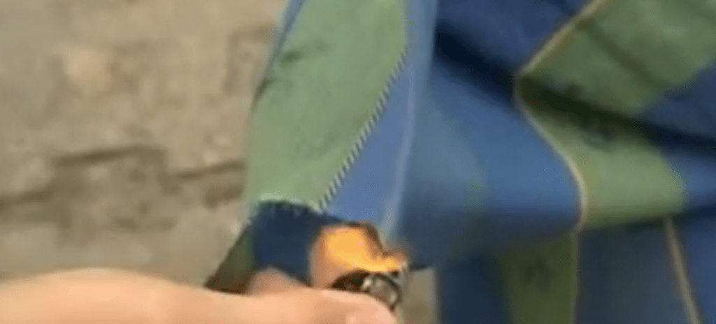 Screenshot aus dem Video Brandversuch Trevira CS von dem Feuerzeug