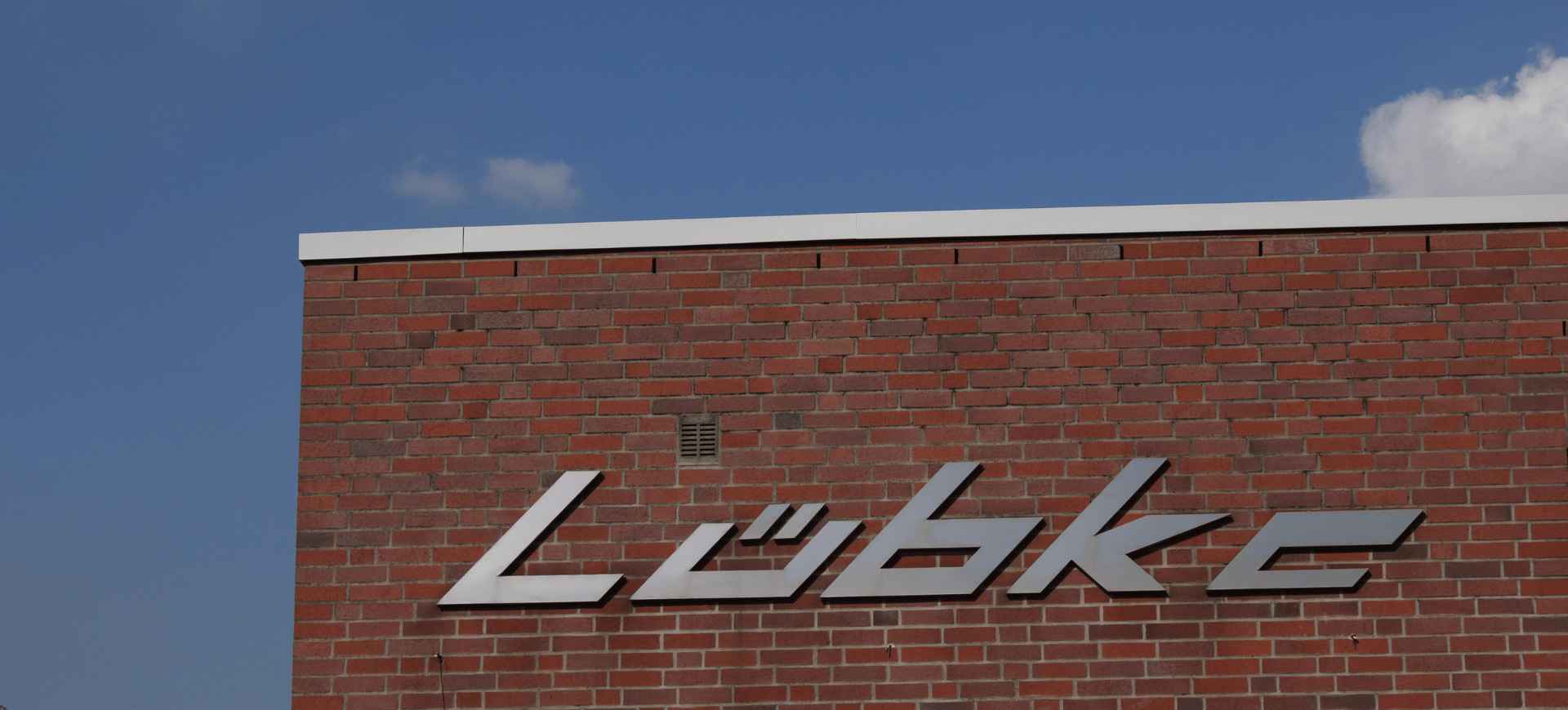 Lübke Logo an der Hausfassade